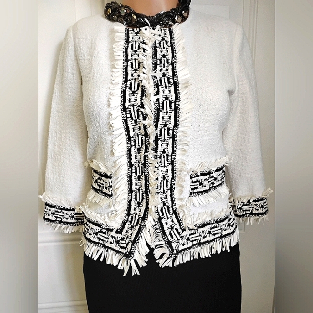 St. John Knit 0 2 4 White Black Boucle Fringe Jacket Santana Knit Skirt Set Suit - Picture 11 of 12